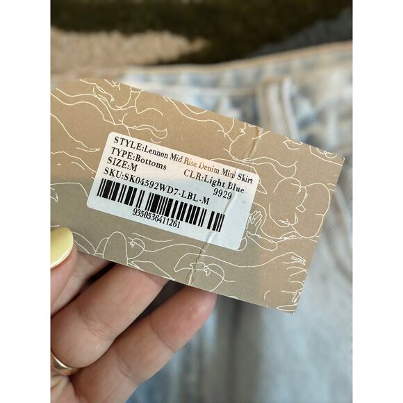 NWT Meshki Lennon Mid Rise Denim Raw Hem Mini Skirt Light Blue Womens Sze Medium - Picture 6 of 6